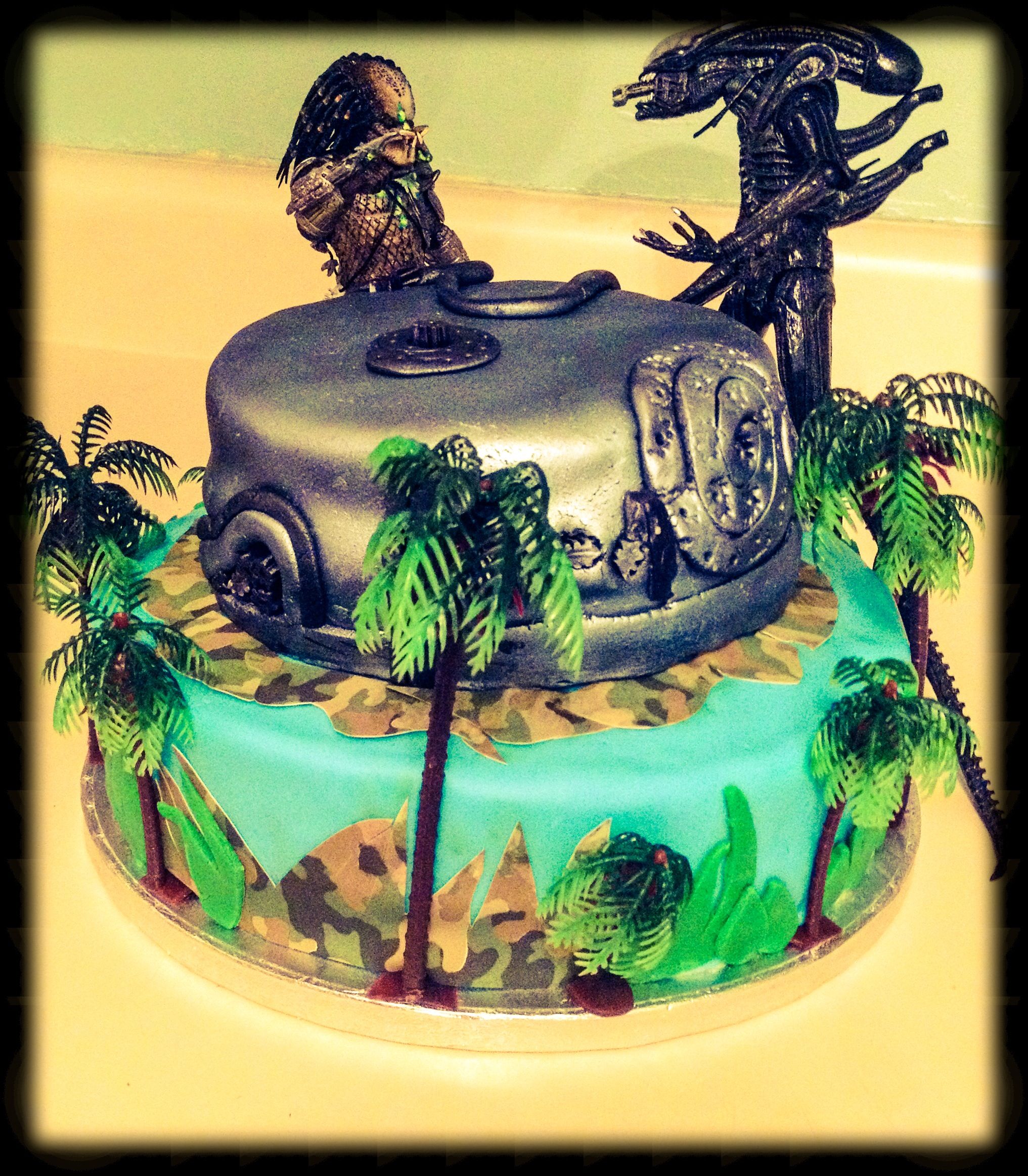 Detail Alien Vs Predator Birthday Cake Nomer 4