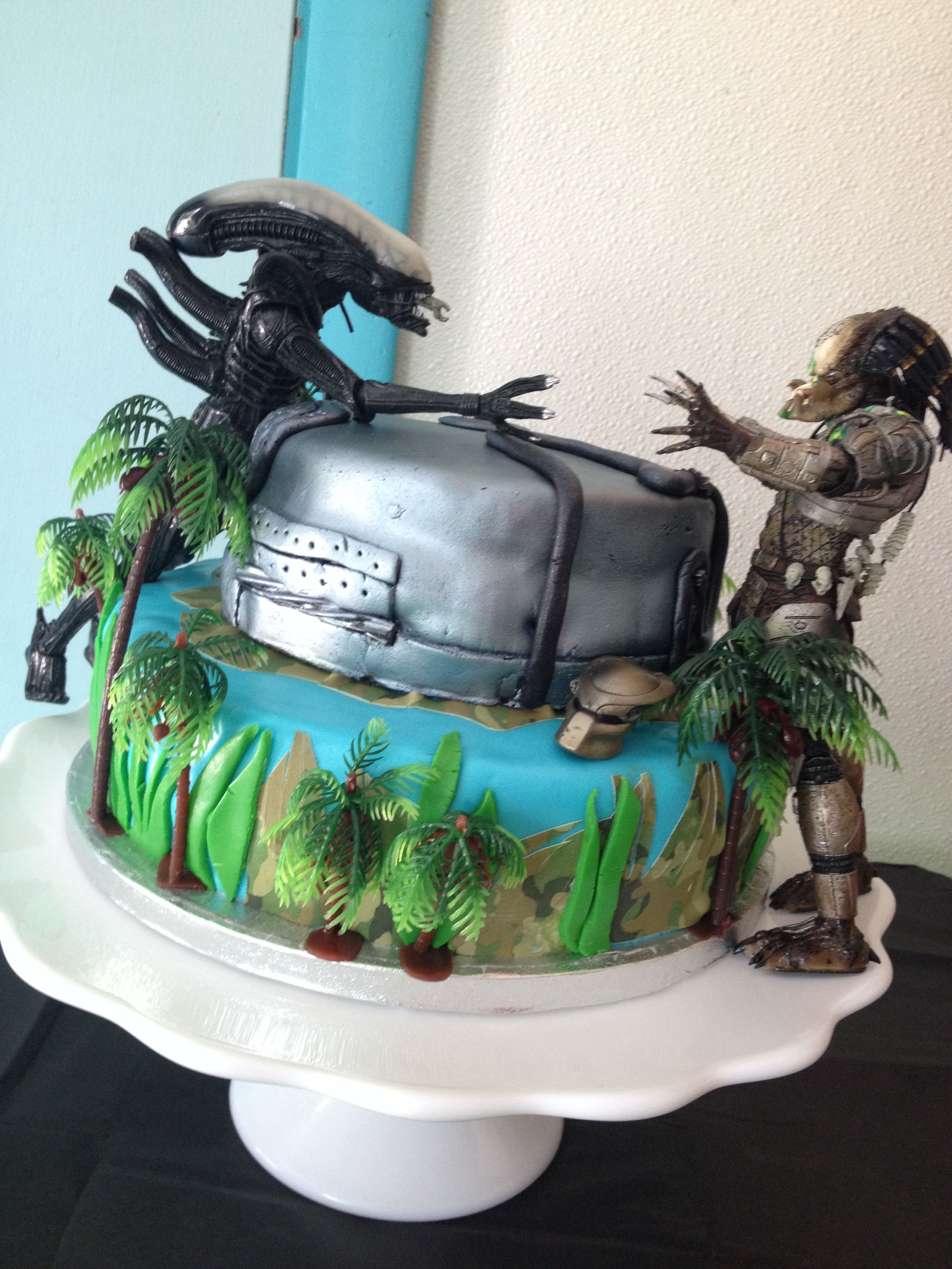 Detail Alien Vs Predator Birthday Cake Nomer 5