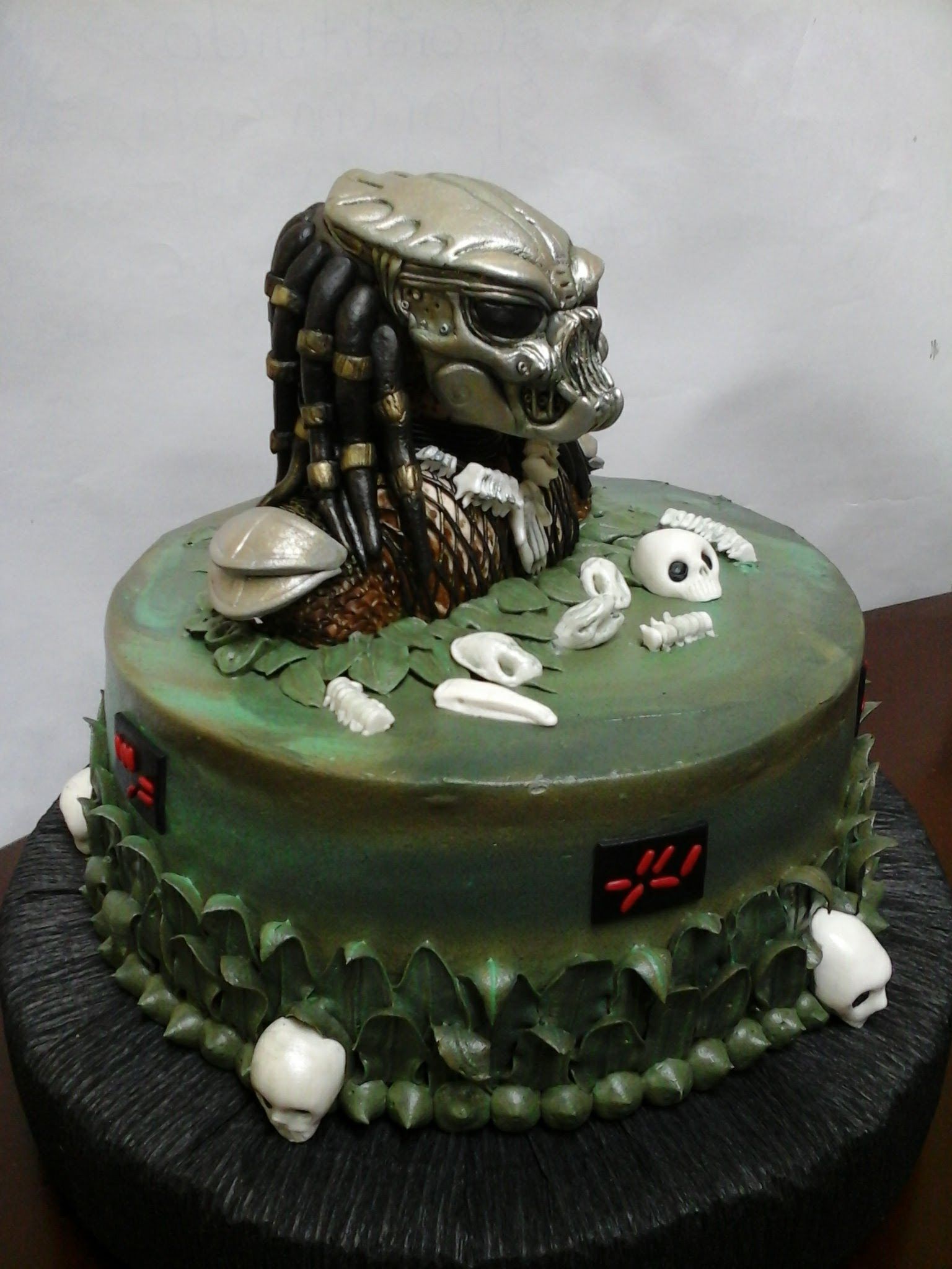 Detail Alien Vs Predator Birthday Cake Nomer 6