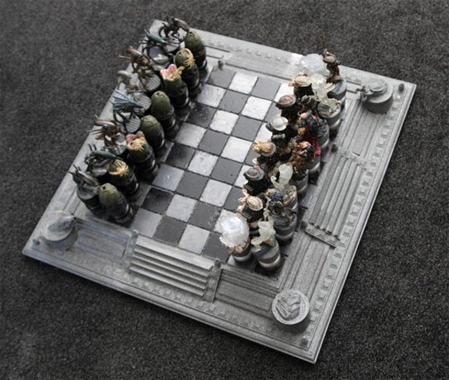 Detail Alien Vs Predator Chess Set Nomer 10