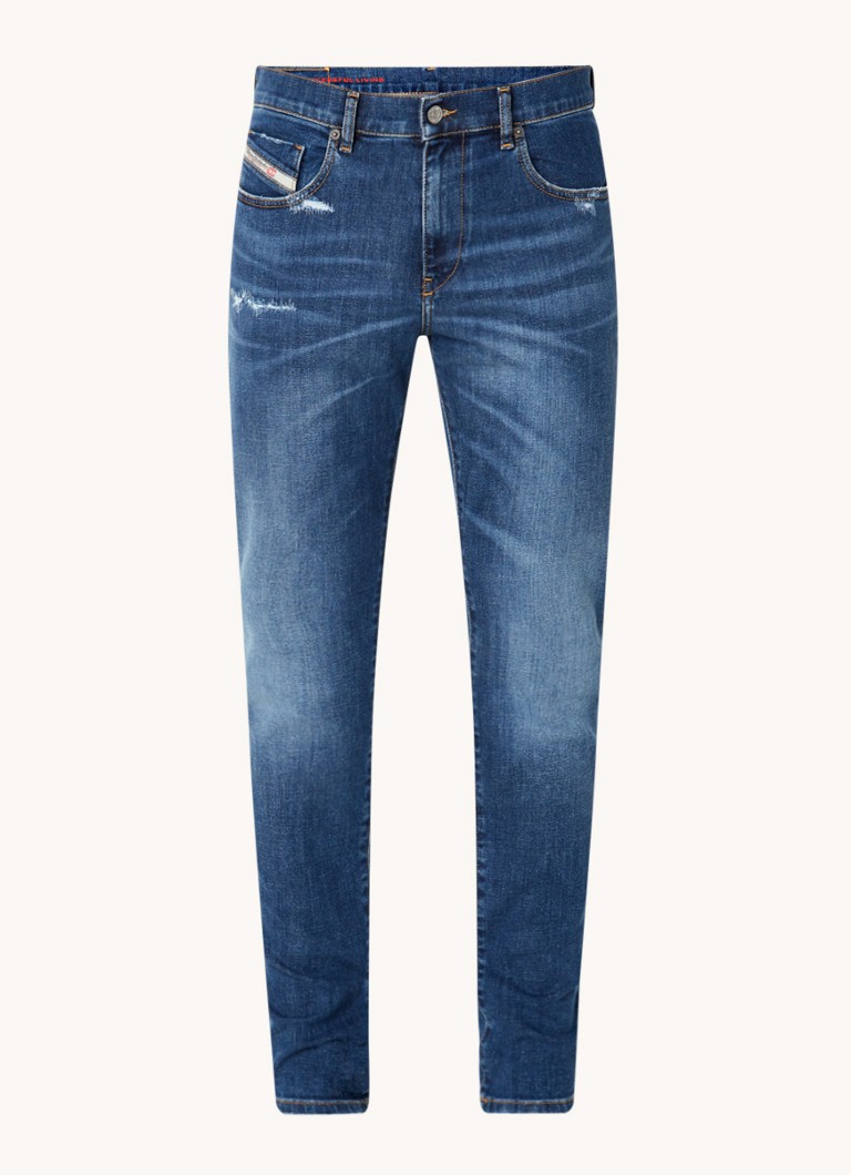 Detail In Zerrissenen Jeans Nomer 23