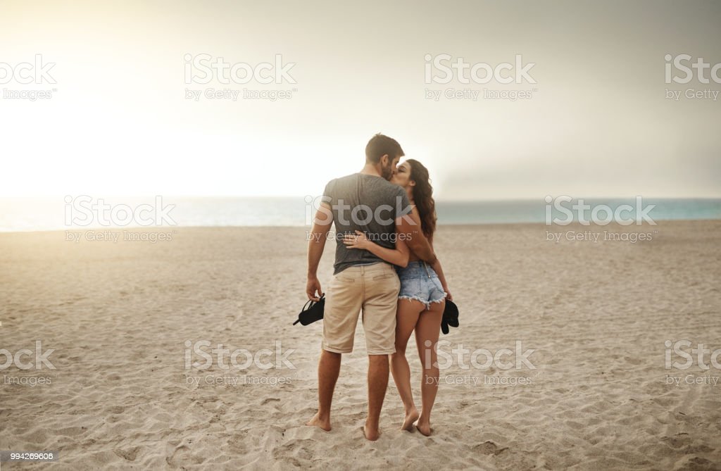 Detail Cinta Di Tepi Pantai Nomer 7