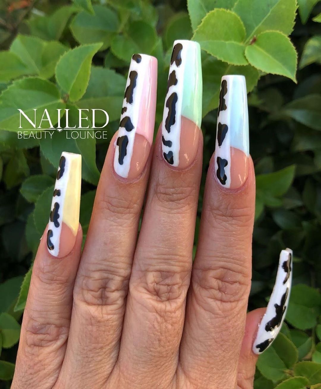 Detail Clear Cow Print Nails Nomer 10