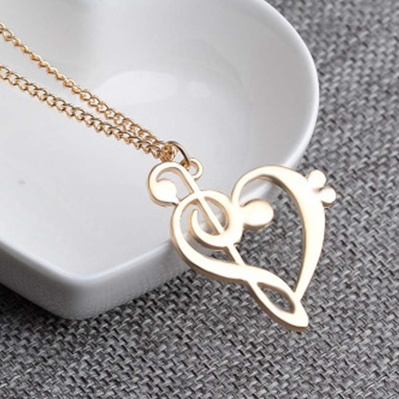 Detail Clef Heart Necklace Nomer 52