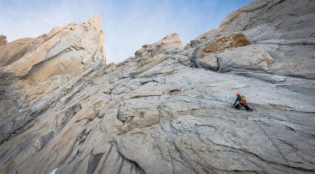 Detail Climbing Wallpaper Nomer 45