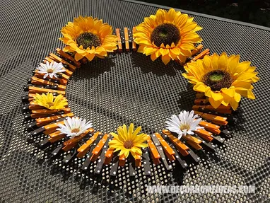 Detail Clothespin Sunflower Wreath Nomer 36