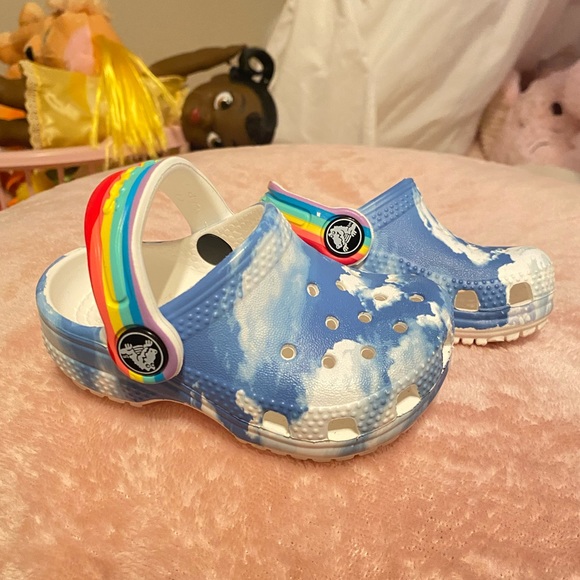 Detail Cloud Rainbow Crocs Nomer 23