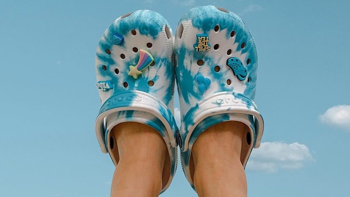 Detail Clouds Crocs Nomer 11