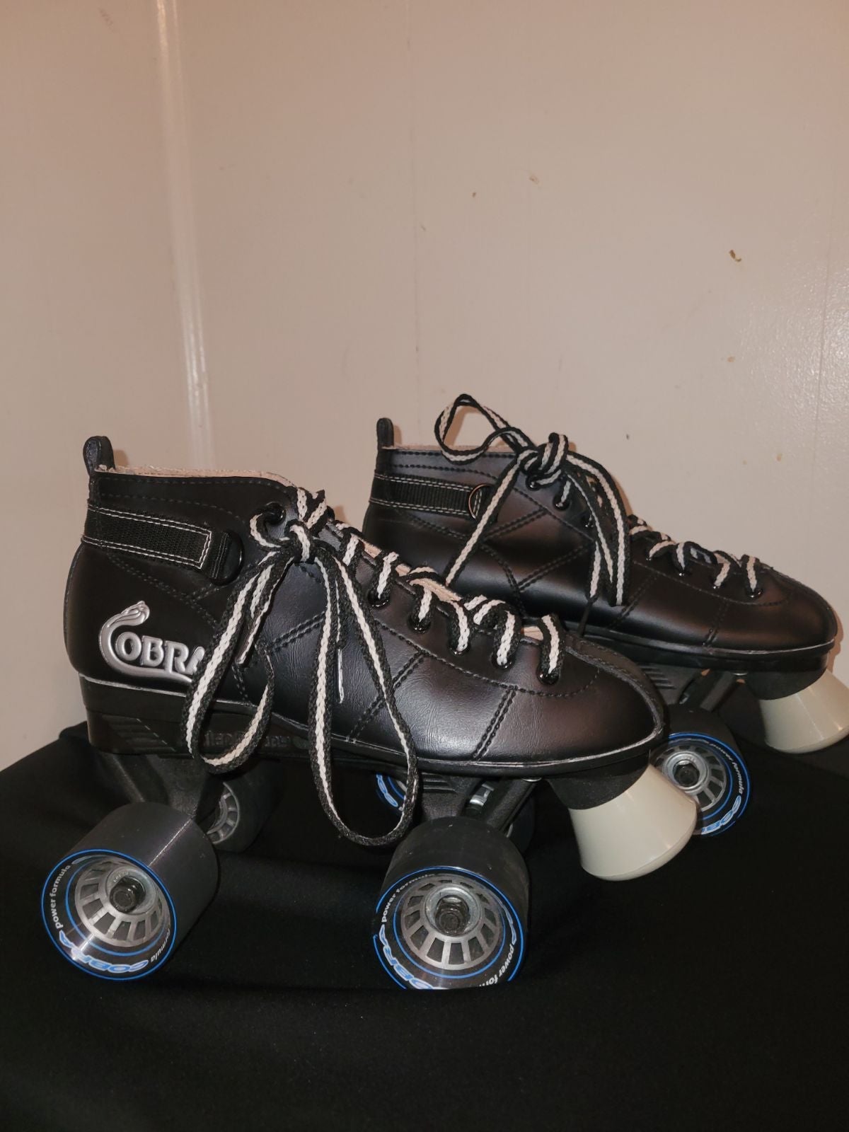 Detail Cobra Roller Skates Nomer 50