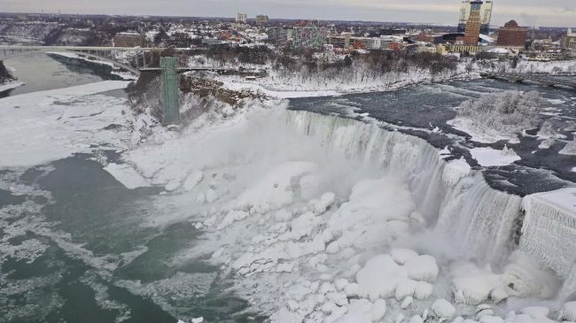 Detail Air Terjun Niagara Membeku Nomer 2