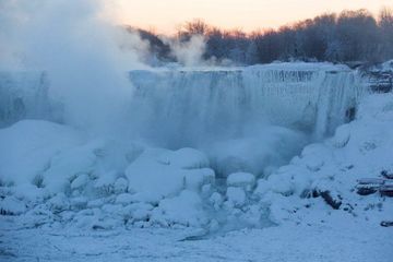 Detail Air Terjun Niagara Membeku Nomer 18