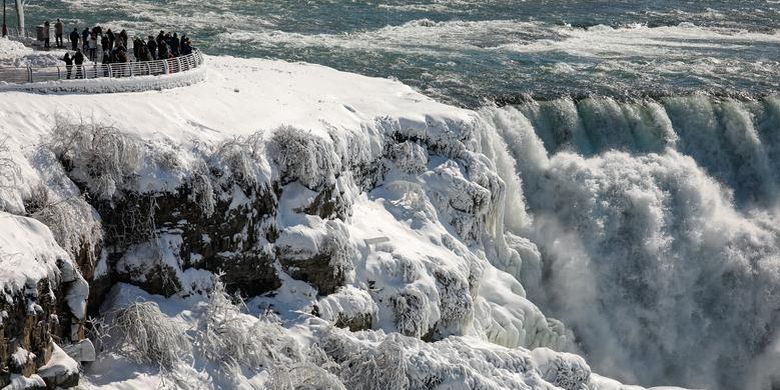 Detail Air Terjun Niagara Membeku Nomer 19