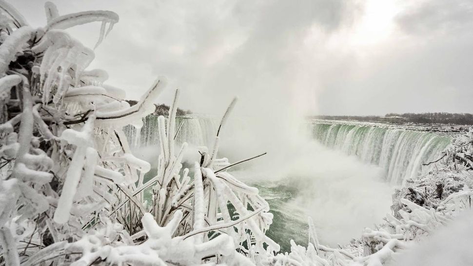 Detail Air Terjun Niagara Membeku Nomer 31