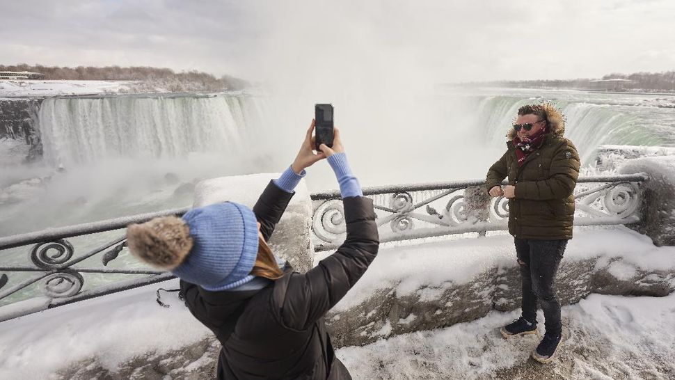 Detail Air Terjun Niagara Membeku Nomer 41