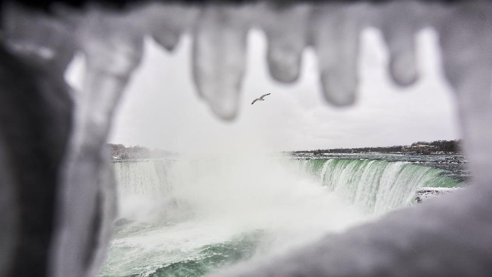 Detail Air Terjun Niagara Membeku Nomer 51
