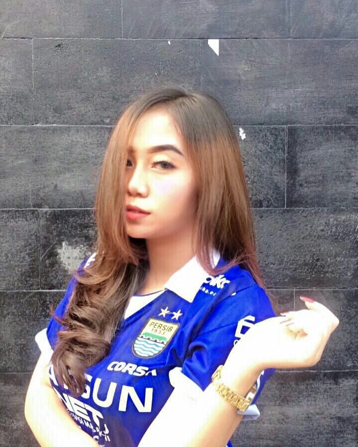 Detail Ledis Persib Nomer 15