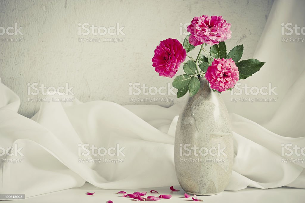 Detail Gambar Bunga Mawar Dalam Vas Nomer 43