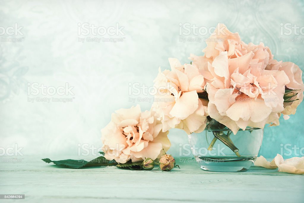 Detail Gambar Bunga Mawar Dalam Vas Nomer 48
