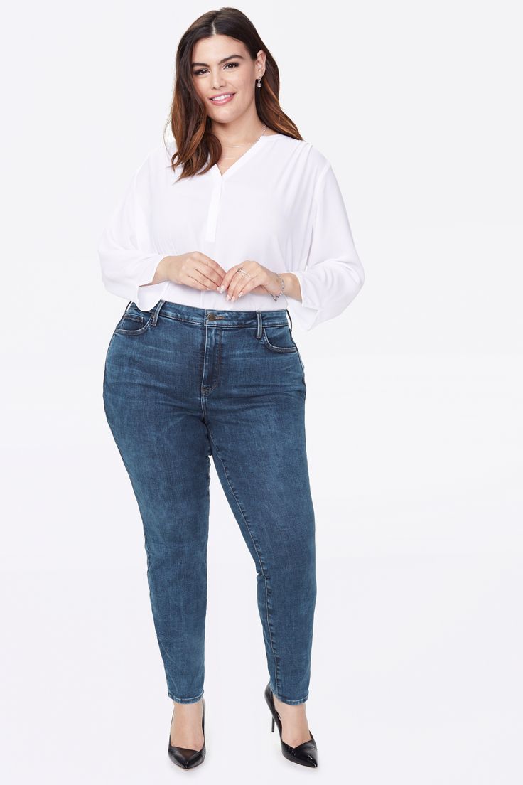 Detail Plus Size Model Jeans Nomer 14