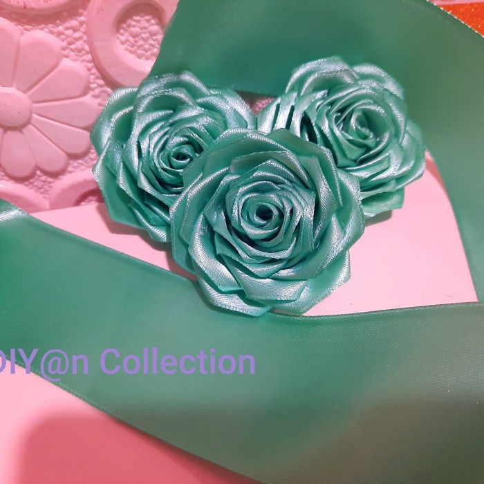 Detail Gambar Bunga Warna Hijau Tosca Nomer 14