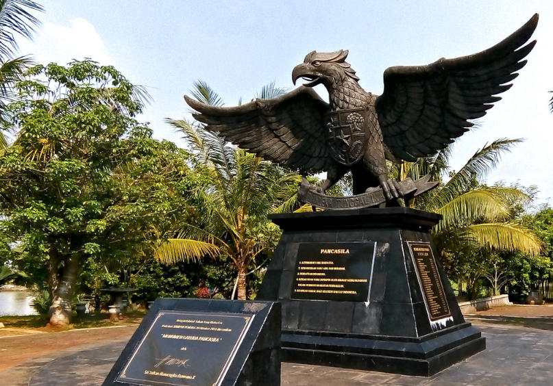 Detail Gambar Burung Garuda Terbang Nomer 31