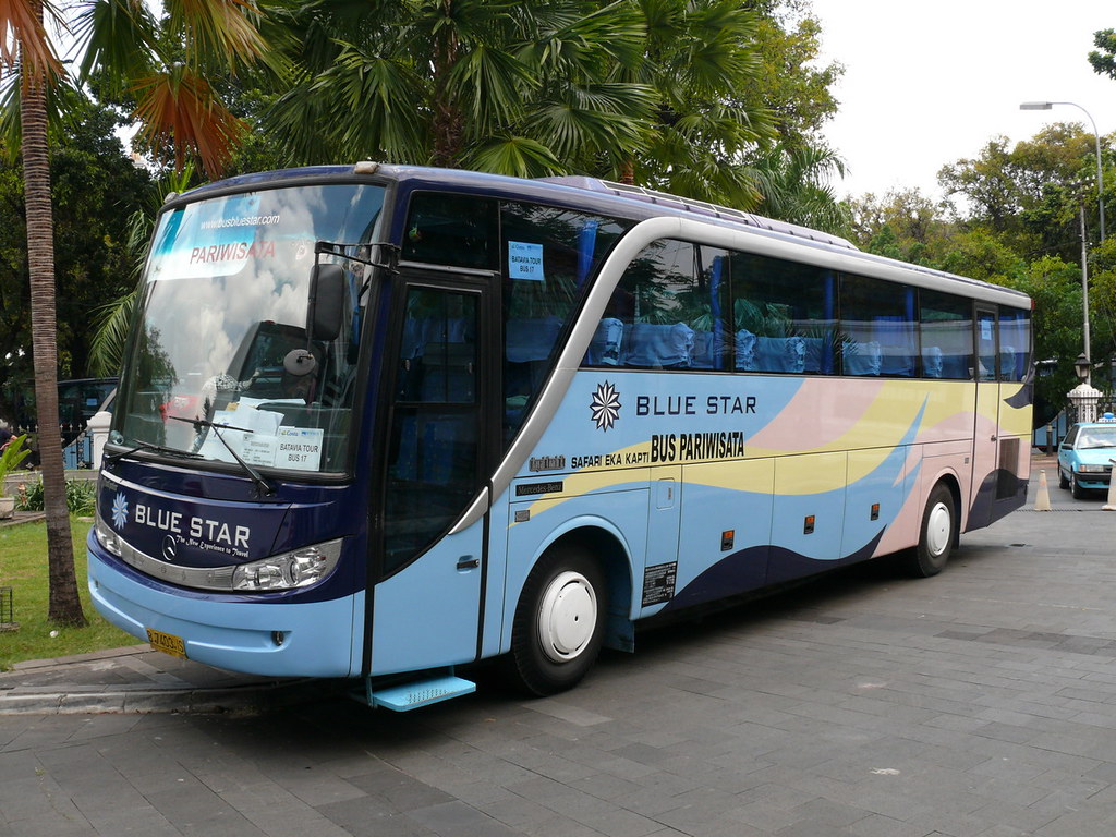 Detail Gambar Bus Blue Star Nomer 23