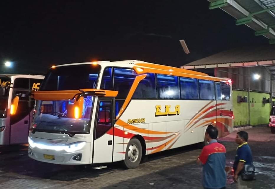 Detail Gambar Bus Eka Nomer 18