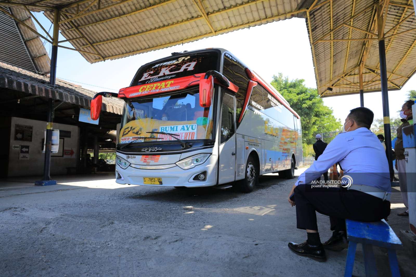 Detail Gambar Bus Eka Nomer 40