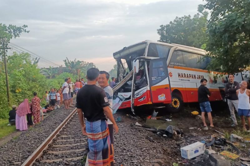 Detail Gambar Bus Harapan Jaya Nomer 21