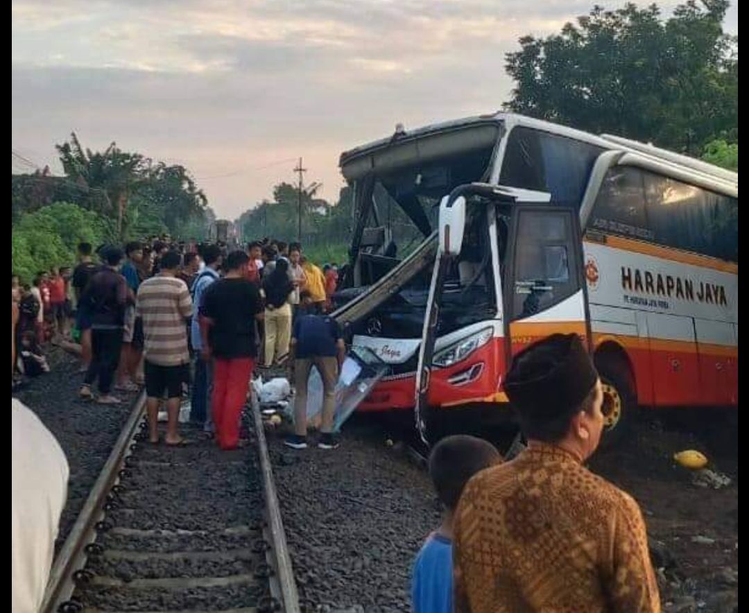 Detail Gambar Bus Harapan Jaya Nomer 22