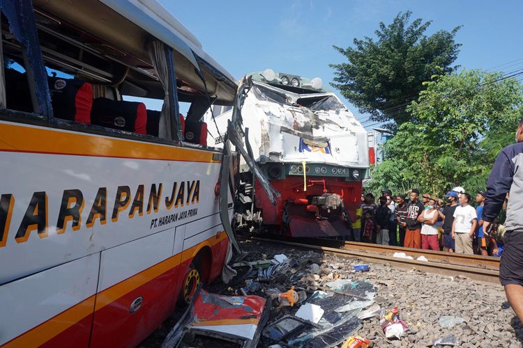 Detail Gambar Bus Harapan Jaya Nomer 36