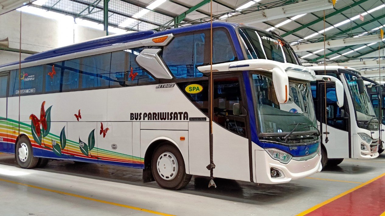 Detail Gambar Bus Karoseri Adi Putro Nomer 11