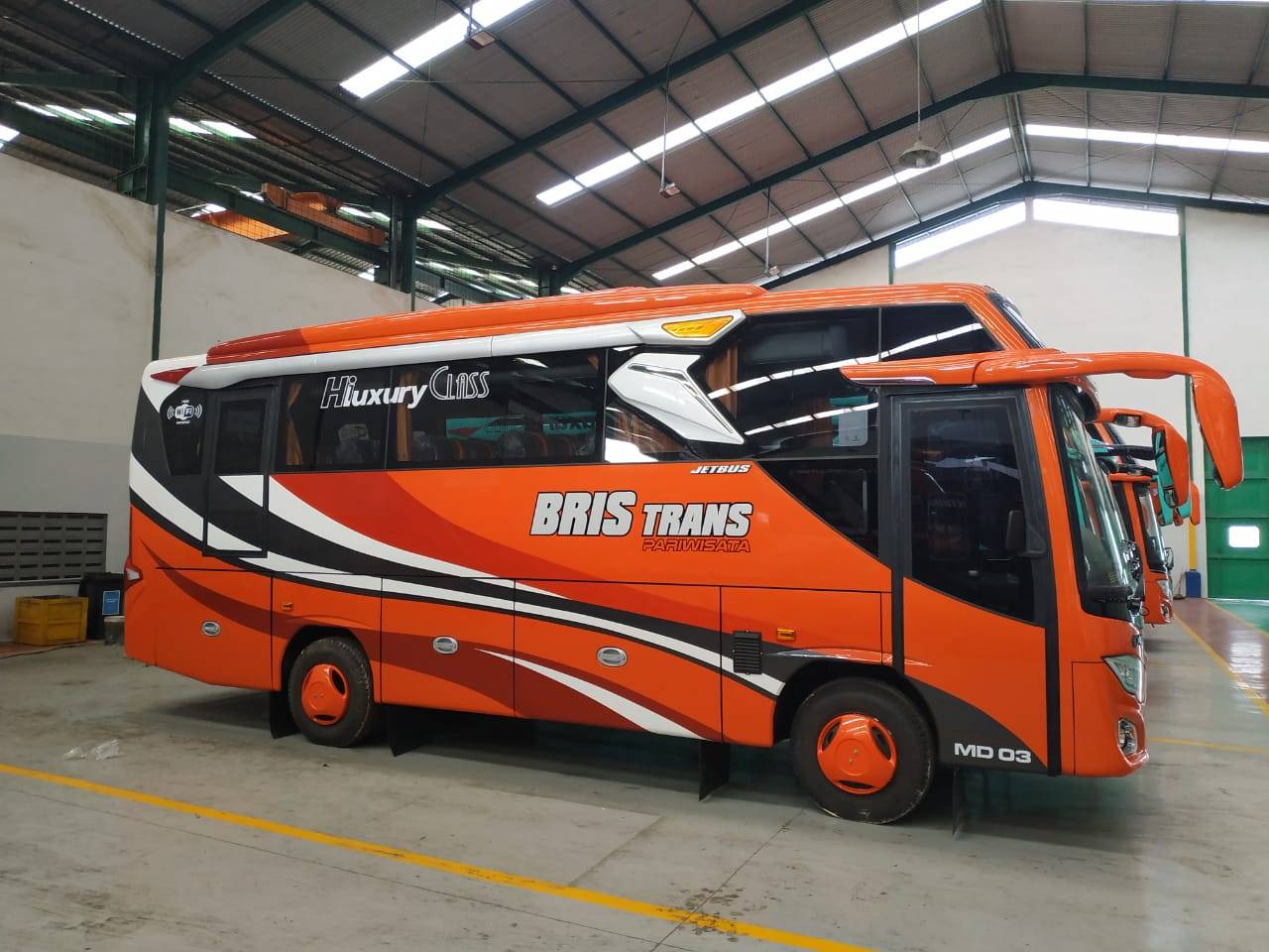 Detail Gambar Bus Karoseri Adi Putro Nomer 37