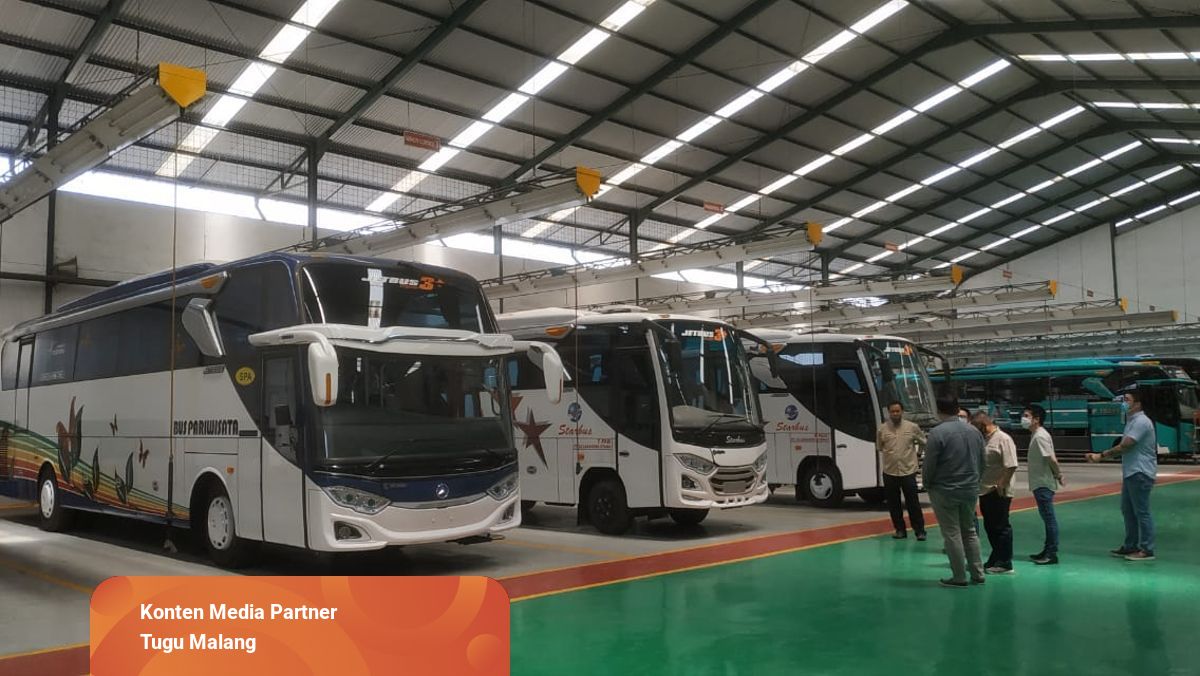 Detail Gambar Bus Karoseri Adi Putro Nomer 46