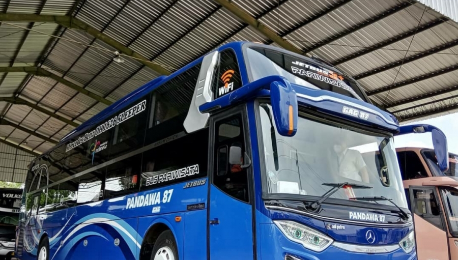 Detail Gambar Bus Karoseri Adi Putro Nomer 50