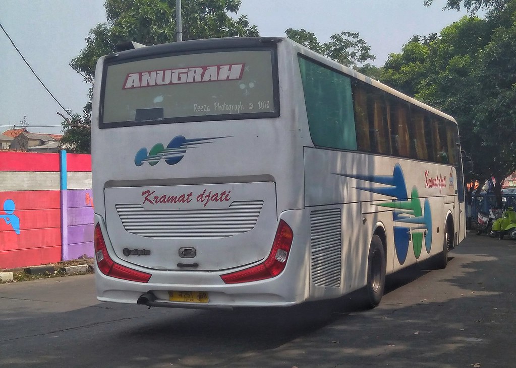 Detail Gambar Bus Kramat Djati Nomer 51