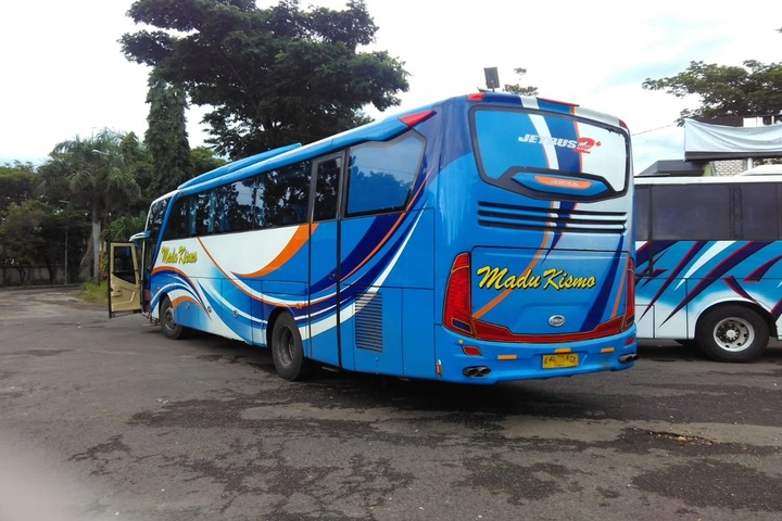 Detail Gambar Bus Madu Kismo Nomer 2