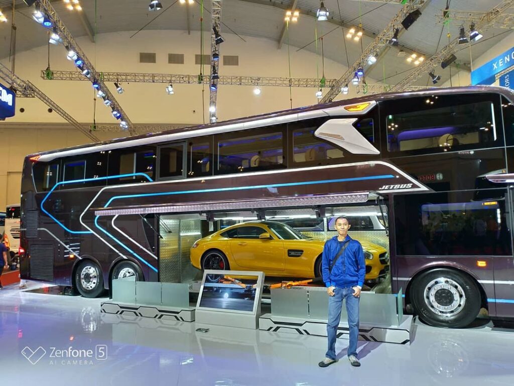 Detail Gambar Bus Mewah Nomer 15