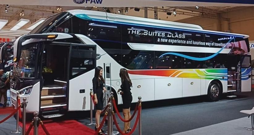 Detail Gambar Bus Mewah Nomer 51