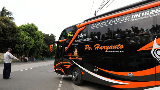 Mengarungi Nusantara: Perjalanan dan Tantangan Bisnis Bus Pariwisata Antar Provinsi