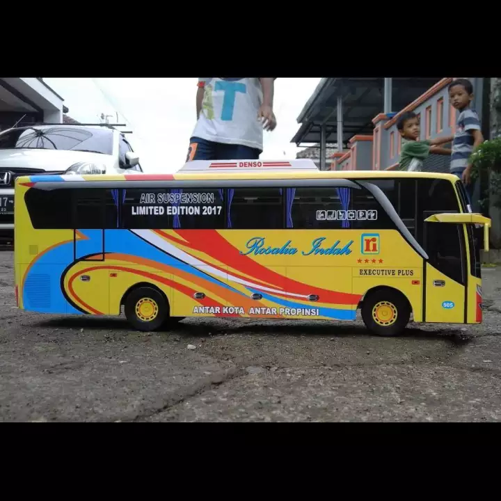 Detail Gambar Bus Rosalia Indah Limited Edition Nomer 51