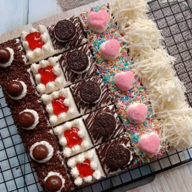 Detail Gambar Cake Potong Hias Nomer 35