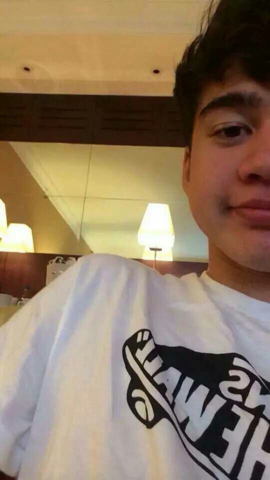 Detail Gambar Calum Hood Animasi Nomer 17