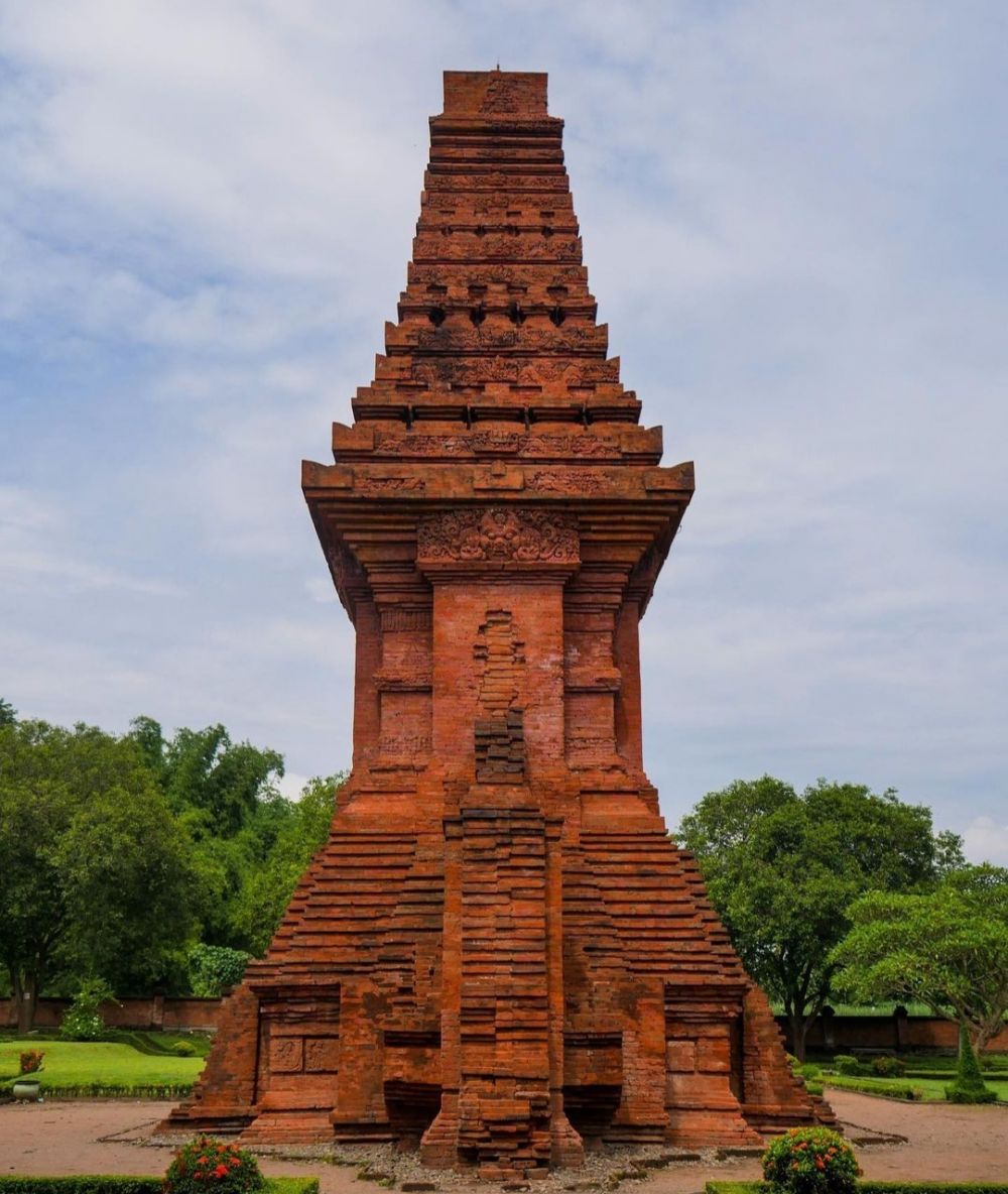 Detail Gambar Candi Bajang Ratu Nomer 12