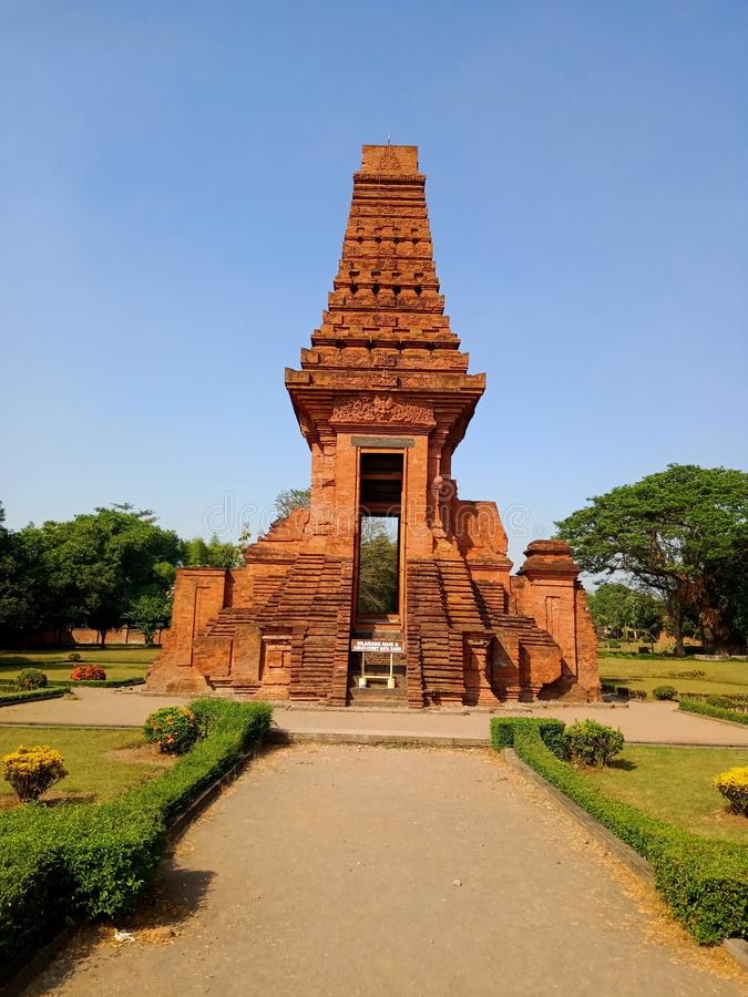 Detail Gambar Candi Bajang Ratu Nomer 17