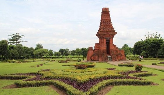 Detail Gambar Candi Bajang Ratu Nomer 20