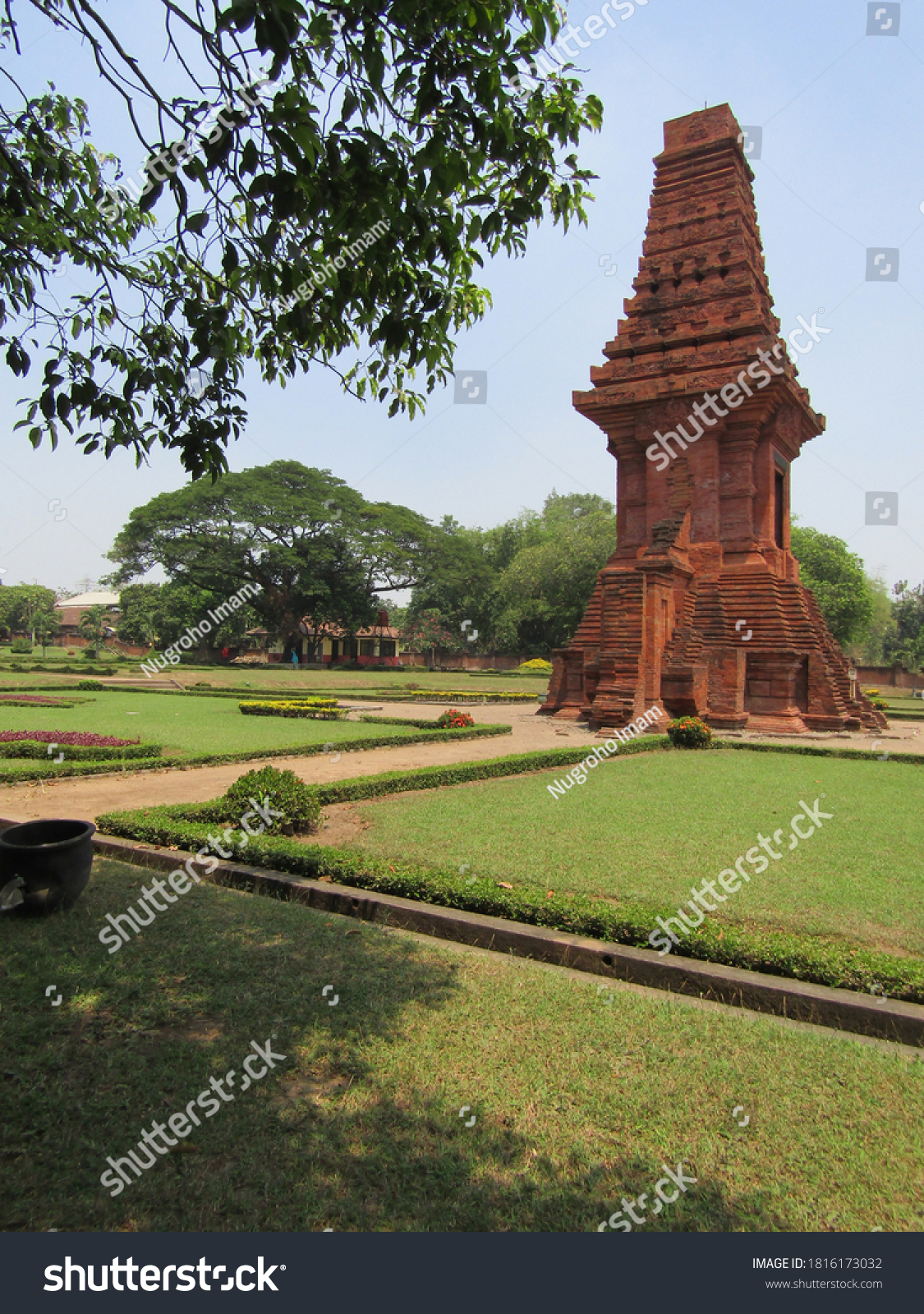 Detail Gambar Candi Bajang Ratu Nomer 22