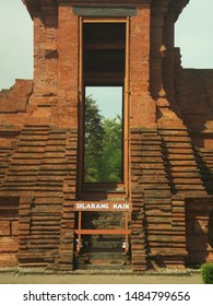 Detail Gambar Candi Bajang Ratu Nomer 23