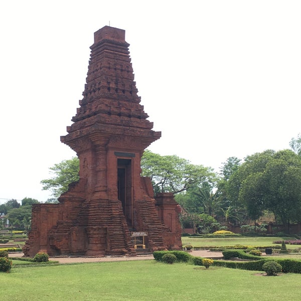 Detail Gambar Candi Bajang Ratu Nomer 45