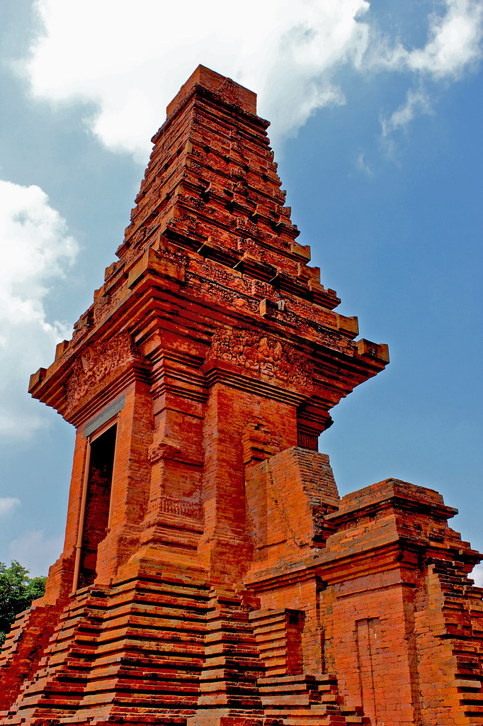 Detail Gambar Candi Bajang Ratu Nomer 53